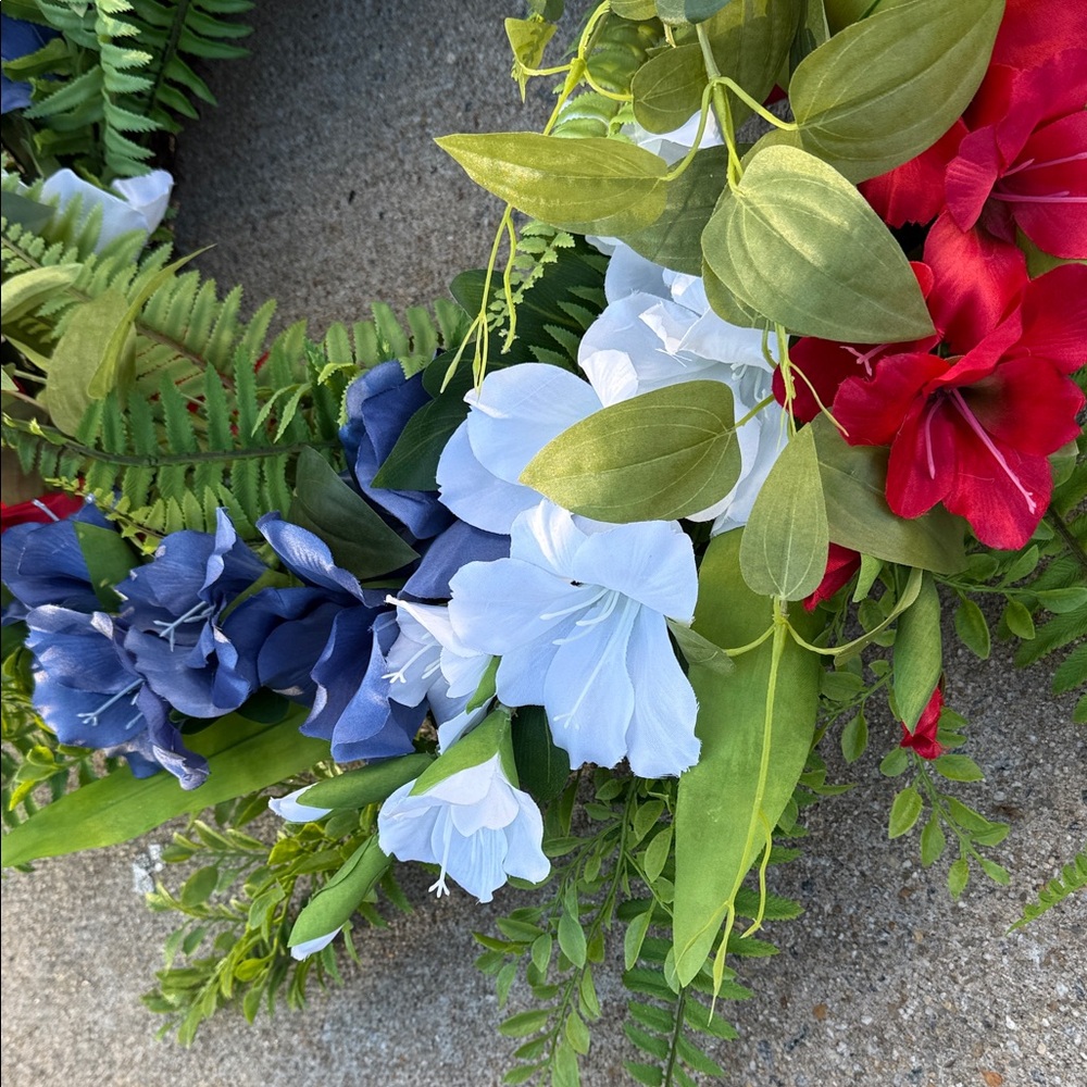 Frontgate Red, White & Blue Wreath - NWOT - Picture 7 of 16